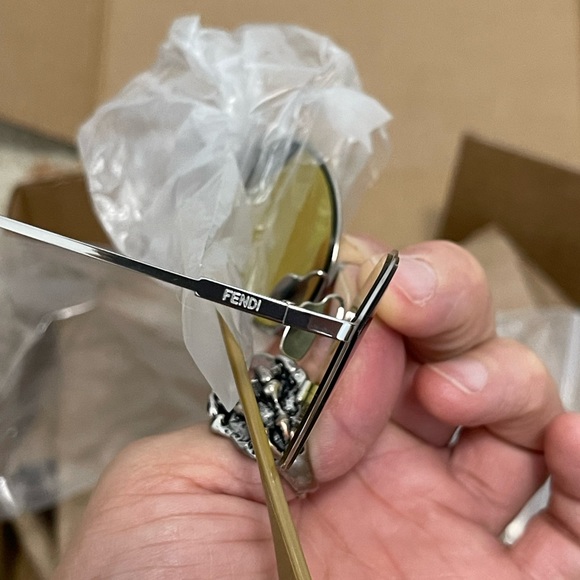 NIB Women’s One Size (51mm) Fendi Cat Eye Frame Sunglasses 100% UV Protection - Picture 10 of 15